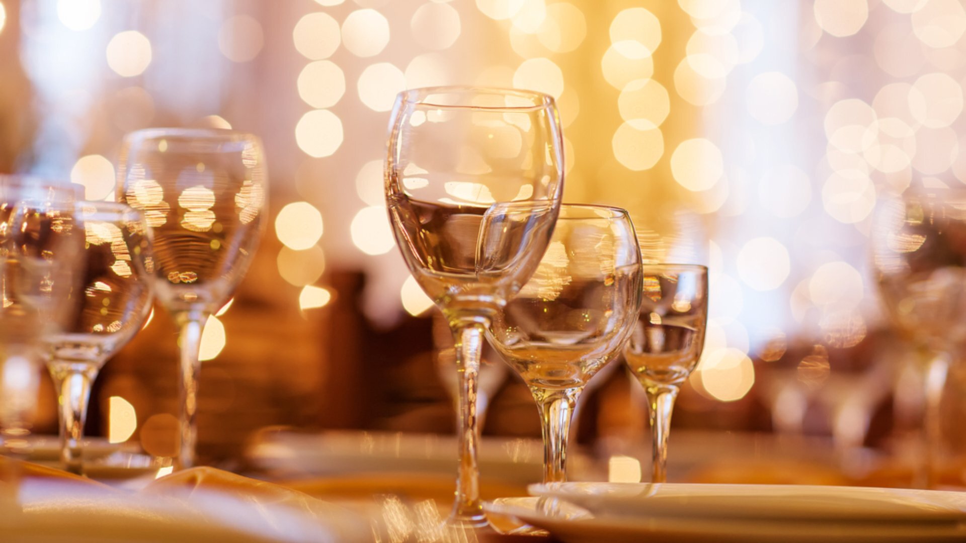 tips for organizing a company year-end event